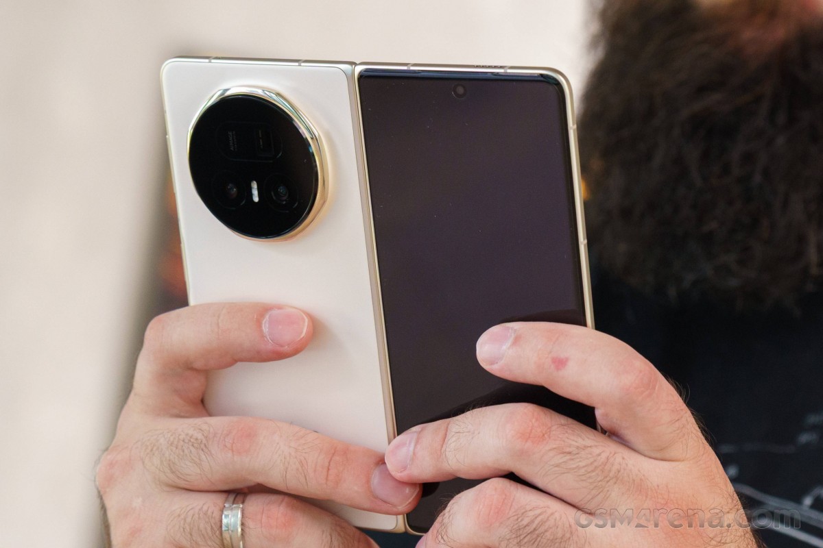 Camera vs foldable flagship: you can’t have both