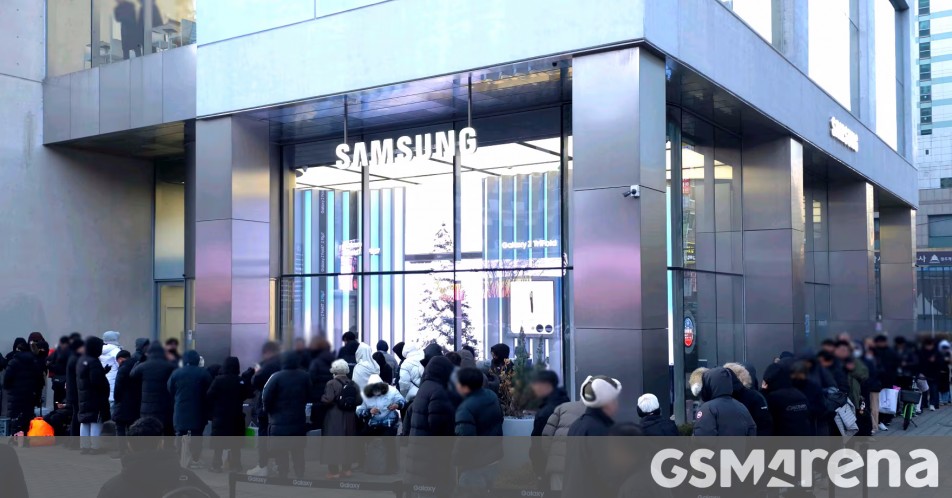 Samsung Galaxy Z TriFold sells out again in Korea, laughably small stock to blame