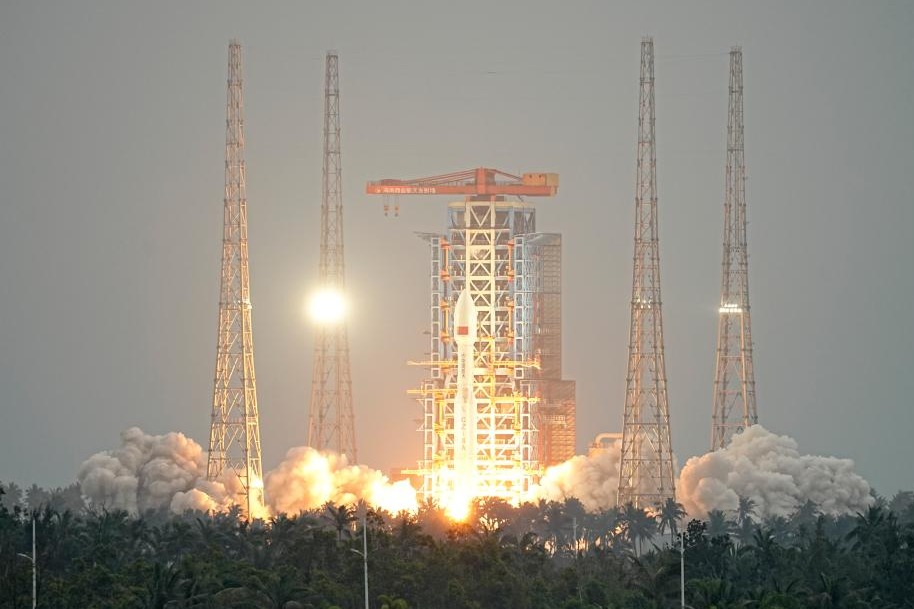 Internet satellites launched into orbit