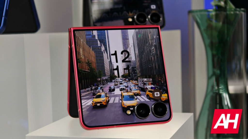 Samsung's Galaxy Z Flip 8 May Finally Get the Slim Treatment